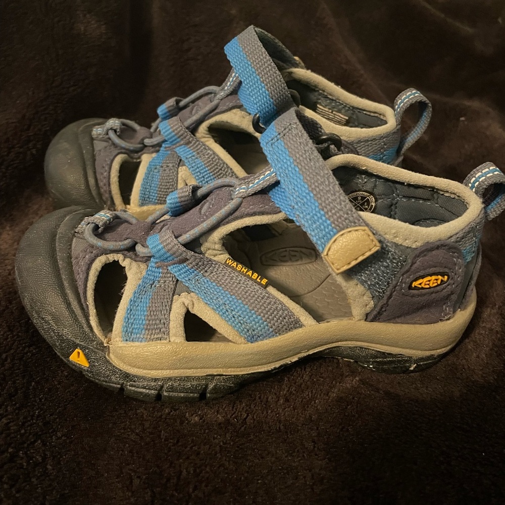 KEEN Little kids Newport H2 water shoes, size 9, blue and gray